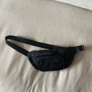 aritzia main character belt bag